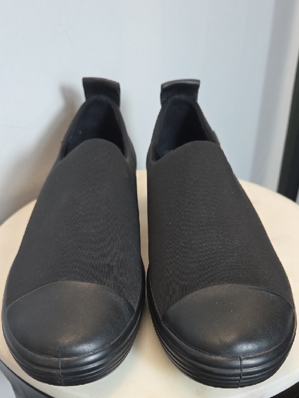 Ecco Womens Black Slip-On Loafers Size 9 - Picture 2 of 9